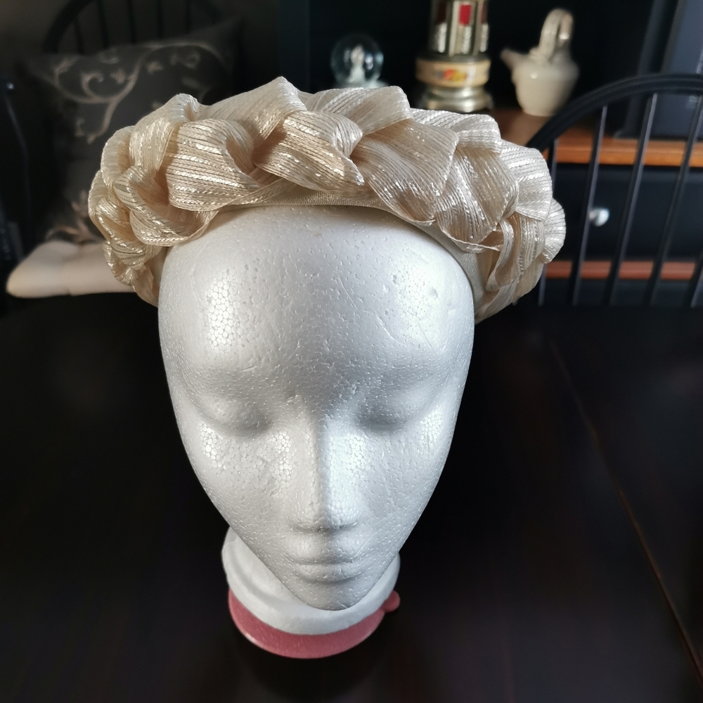 Vintage 60s Cream Gold Fascinator